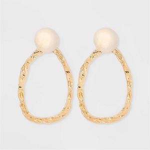 Post with Organic Gold Drop Earrings - A
New Day Beige